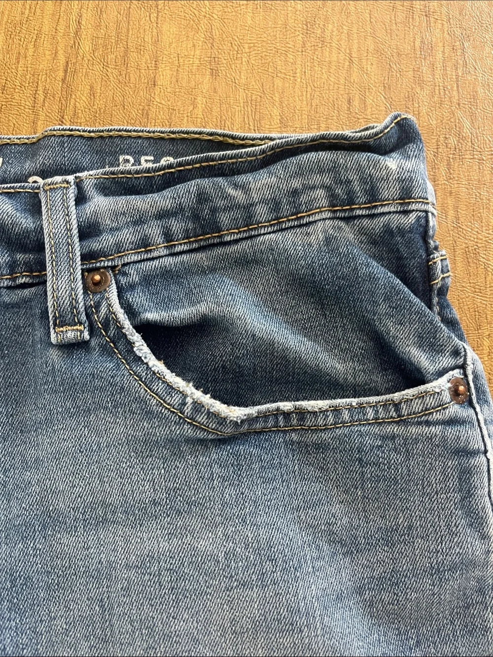 Men’s Levi's Denizen 208 Light Blue Wash  Jeans, Regular Taper Fit, 5 Pocket